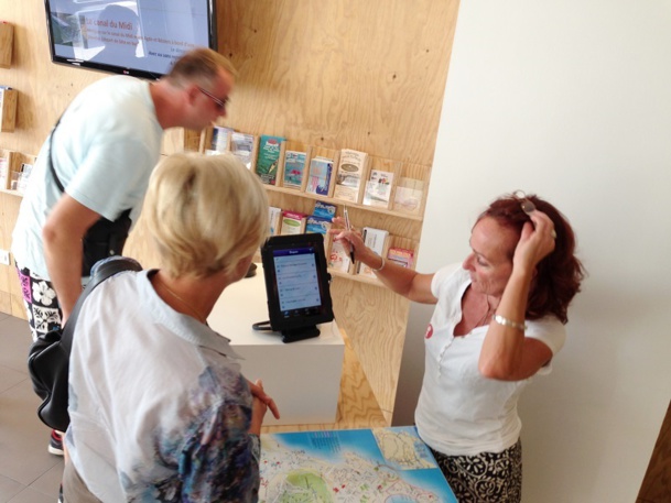 A l'OT de Sète, Emmanuelle Rivas tente avec son équipe de mettre en œuvre une véritable stratégie digitale pour accueillir au mieux le touriste et le conseiller avec dynamisme - DR : OT Sète A l'OT de Sète, Emmanuelle Rivas tente avec son équipe de mettre en œuvre une véritable stratégie digitale pour accueillir au mieux le touriste et le conseiller avec dynamisme - DR : OT Sète