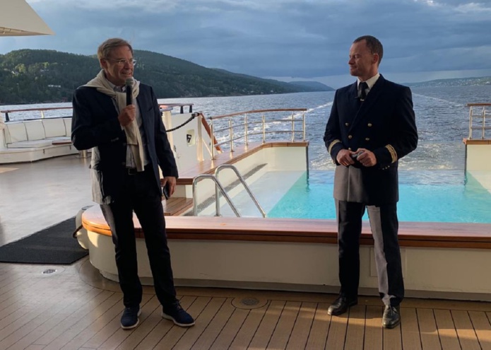 Hervé Gastinel à gauche et Malo Bessec Commandant du Champlain lors du séminaire organisé du 28 au 30 août entre Oslo et Edinbourg - Photo CE Hervé Gastinel à gauche et Malo Bessec Commandant du Champlain lors du séminaire organisé du 28 au 30 août entre Oslo et Edinbourg - Photo CE