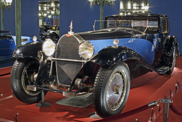 Des voitures objets d'art et de passion. Ici,  qualifiée de chef d’œuvre :  la Bugatti Royale coupé Napoléon (1929). Elle  était la voiture personnelle d’Ettore Bugatti. Considérée comme la voiture la plus chère du monde, elle consomme la bagatelle d’une cinquantaine de litres aux 100 km - DR : Cité de l’Automobile - Collection Schlumpf