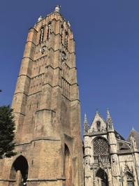 L’emblématique beffroi de l’Hôtel de ville côtoie les villas balnéaires - DR : Ville de Dunkerque