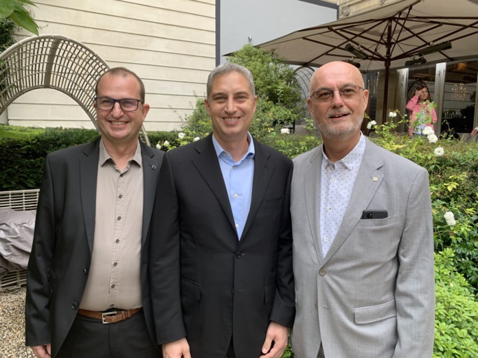 À droite Gilbert Cisneros, président fondateur d'Exotismes, en compagnie de ses deux DG Julien et Sylvain Cisneros. ©David Savary À droite Gilbert Cisneros, président fondateur d'Exotismes, en compagnie de ses deux DG Julien et Sylvain Cisneros. ©David Savary