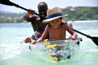 Excursion, pirogue transparente, Martinique © CMT/Fleurdo