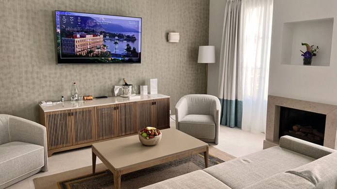 Salon de l’une des suites Orangerie de l’Hôtel 5* Le Royal Riviera équipé de GHX © Easyone Salon de l’une des suites Orangerie de l’Hôtel 5* Le Royal Riviera équipé de GHX © Easyone