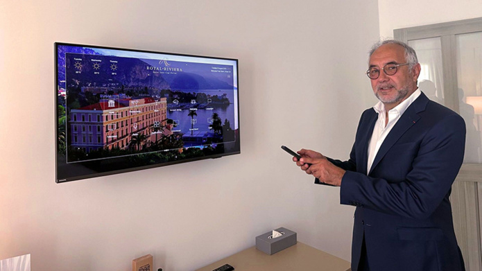 M. Mercadal, Directeur du Royal Riviera utilisant GHX © Easyone M. Mercadal, Directeur du Royal Riviera utilisant GHX © Easyone