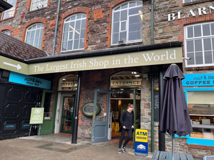 Blarney Woollen Mills s'affiche comme la plus grane boutique irlandaise du monde (PB)