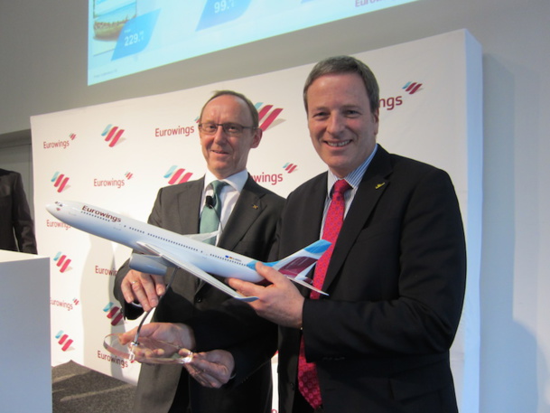 Karl Ulrich Garnadt, le PDG de Lufthansa et Andreas Bartels le directeur de la communication présentent la nouvelle livrée des avions d'Eurowings, la nouvelle entité low-cost du groupe allemand. DR-LAC