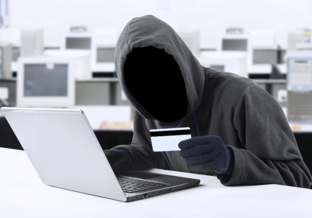 Les fraudeurs utilisent des numéros de cartes bancaires volées ou falsifiées pour arnaquer les agences de voyages - DR : © Creativa Fotolia.com Les fraudeurs utilisent des numéros de cartes bancaires volées ou falsifiées pour arnaquer les agences de voyages - DR : © Creativa Fotolia.com