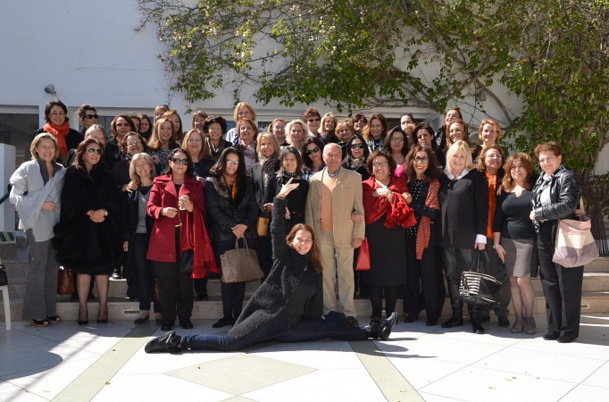 Hosni Djemmali entouré des participantes à la 13e Rencontre des Femmes de Méditerranée - Photo DR
