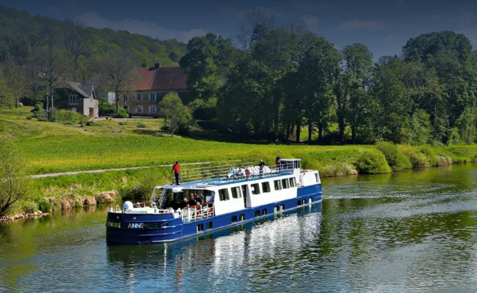 Une flotte de six péniches gabarit Freycinet permet désormais aux clients de CroisiEurope de sillonner les canaux (Photo CroisiEurope)