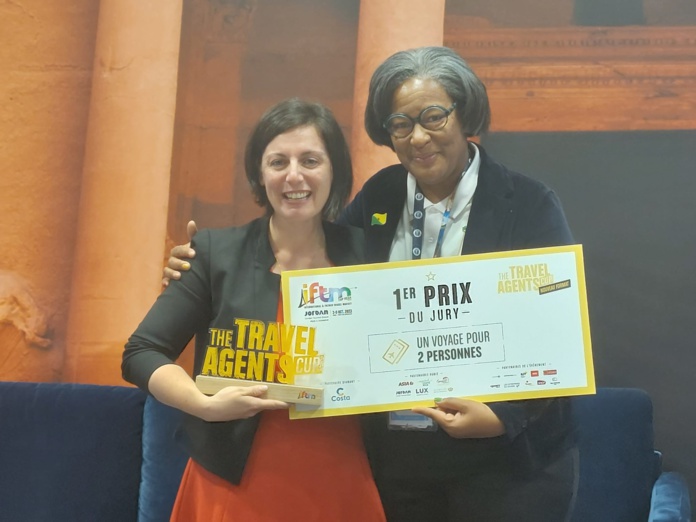 La gagnante de la Travel Agent Cup : Marina Mestries et Sonia Cippe, responsable du comité du tourisme de Guyane à Paris - Photo MM