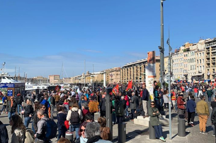 La grève de vendredi affectera le secteur des transports : aérien, SNCF, et transports urbains - Photo manifestation lors de la réforme des retraites à Marseille CE