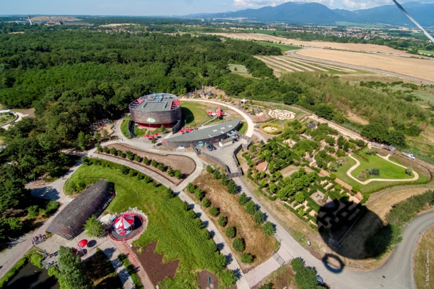 Une partie du parc prise d'un ballon captif à 150 mètres de hauteur. Une partie du parc prise d'un ballon captif à 150 mètres de hauteur.