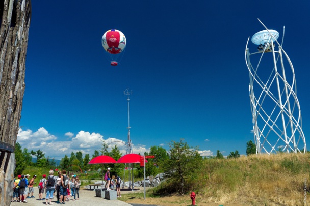 L'un des 2 ballons et à droite, unique en son genre, l'aéro-bar.