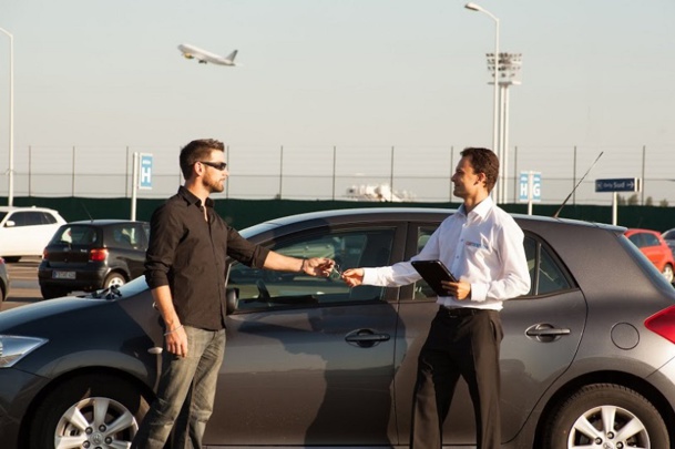 Carnomise, start-up d'autopartage au départ des aéroports, vient d'être sélectionnée par l'accélérateur Startupbootcamp pour le programme Smart city & Living. (c) Carnomise
