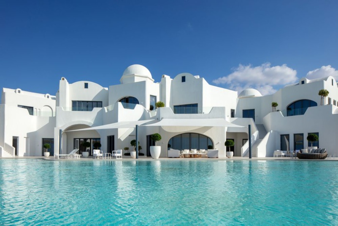 Le nouveau centre de villégiature de Minor Hotels dévoile ses constructions dans le style de l'île de Santorin, qui a inspiré son nom - Photo Anantara