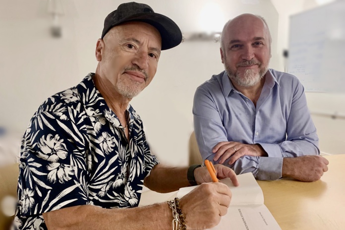 Avec Jean da Luz pour la traditionnelle dédicace de "Mortelle Machination" Avec Jean da Luz pour la traditionnelle dédicace de "Mortelle Machination"