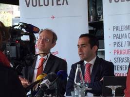 Pascal Personne (à gauche), Directeur de l’Aéroport de Bordeaux, et Carlos Muñoz (à droite), Fondateur et Président Directeur Général de Volotea - Photo Volotea