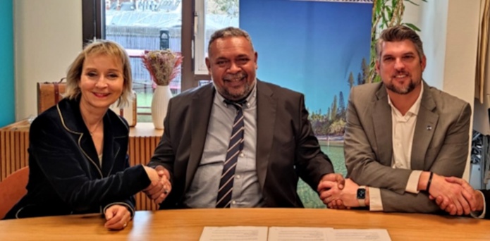 Signature de la nouvelle convention de partenariat 2023/24 entre les 3 partenaires - Nouvelle-Calédonie Tourisme, Singapore Airlines et Aircalin