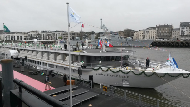 Le MS Loire utilise une propulsion à roues à aubes permettant de naviguer avec un faible tirant d'eau - Princesse Photo AB