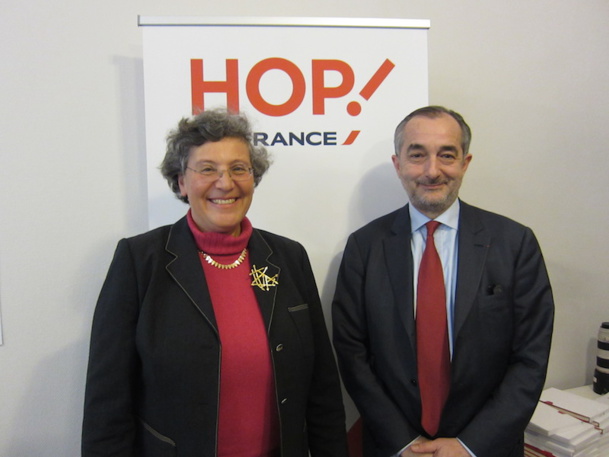 Hélène Abraham et Lionel Guérin ont présenté la nouvelle offre commerciale Hop ! France à Lyon. DR-LAC Hélène Abraham et Lionel Guérin ont présenté la nouvelle offre commerciale Hop ! France à Lyon. DR-LAC