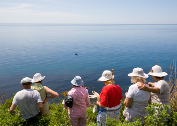 Constatant l’engouement pour ce type de séjours, de plus en plus de voyagistes offrent davantage d’options pour de petits groupes en créant des produits personnalisés qui visent à attirer les consommateurs qui rejettent l’idée d’une visite de groupe traditionnelle - © Stanislav Komogorov - Fotolia.com Constatant l’engouement pour ce type de séjours, de plus en plus de voyagistes offrent davantage d’options pour de petits groupes en créant des produits personnalisés qui visent à attirer les consommateurs qui rejettent l’idée d’une visite de groupe traditionnelle - © Stanislav Komogorov - Fotolia.com