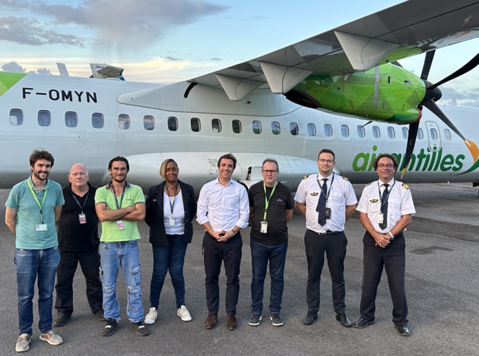 "Nous ne changerons rien, ni le nom, ni le logo d'Air Antilles" selon Jérôme Arnaud (au milieu en chemise blanche) le nouveau PDG d'Air Antilles - DR