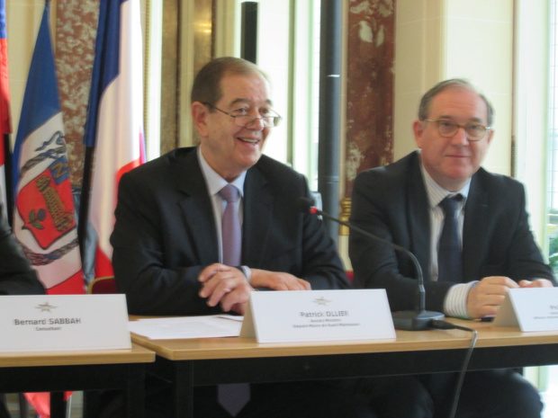 Patrick Ollier ancien ministre, député-maire de Rueil-Malmaison et Philippe Trottin adjoint au maire, délégué aux affaires internationalels, au jumelage et au tourisme. Ici lors de la présentation du festival au Centre Culturel de Russie à Paris. Photo MS