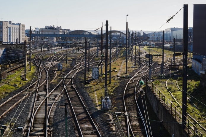 Grève à Noël : les syndicats de la SNCF mettent la pression sur la direction dans le cadre des NAO - Depositphotos.com Auteur spech Grève à Noël : les syndicats de la SNCF mettent la pression sur la direction dans le cadre des NAO - Depositphotos.com Auteur spech