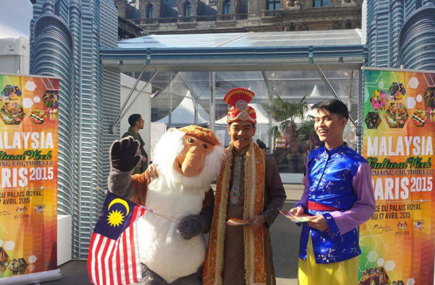 Jusqu'au 17 avril 2015, sur la place du Palais Royal, la Malaisie présentera des spectacles culturels ainsi que des démonstrations de sa célèbre cuisine gastronomique - DR : Malaysia Cultural Week Paris Jusqu'au 17 avril 2015, sur la place du Palais Royal, la Malaisie présentera des spectacles culturels ainsi que des démonstrations de sa célèbre cuisine gastronomique - DR : Malaysia Cultural Week Paris