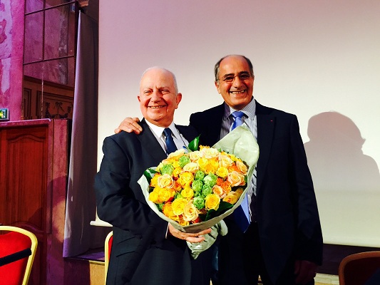 SNAV : JP Mas offre un bouquet de fleurs à Raoul Nabet (Live)