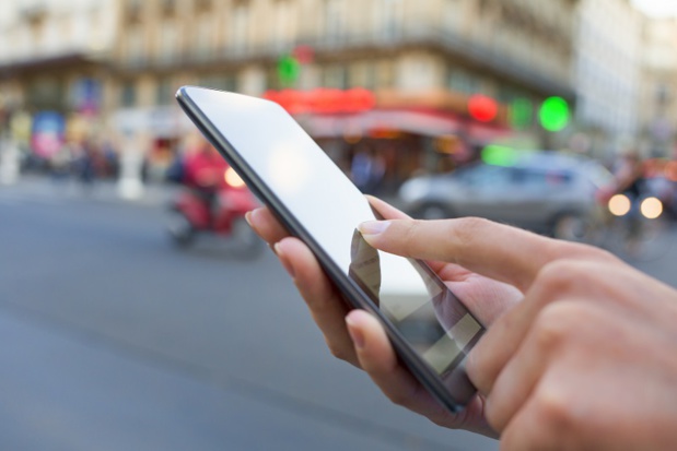 Pour de plus en plus de secteurs en France, la principale source de connexion au digital est mobile - © ldprod - Fotolia.com