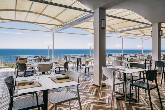 Ambiance épurée au Mangia's Santa Teresa, Sardinia, Curio Collection By Hilton (Mangia's) Ambiance épurée au Mangia's Santa Teresa, Sardinia, Curio Collection By Hilton (Mangia's)