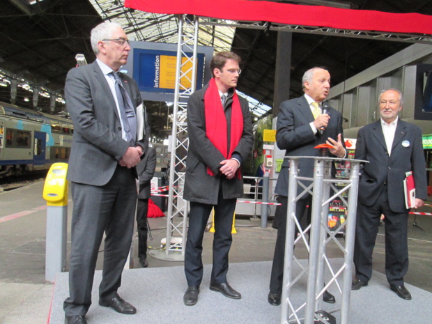 A l’inauguration, gare Saint-Lazare à Paris. Autour de Laurent Fabius, de gauche à droite : Jean-Philippe Dupont, directeur régional SNCF Mobilités Haute et Basse-Normandie, Nicolas Mayer-Rossignol, président de la région Haute-Normandie et Jérôme Clément, commissaire général de Normandie impressionniste - DR : M.S.