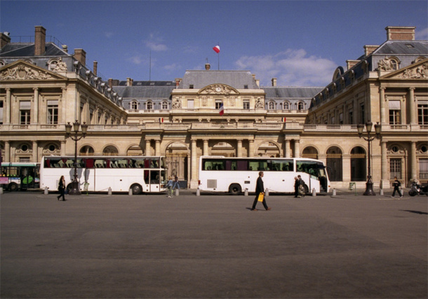 L'OTRE appelle à une nouvelle mobilisation des professionnels autocaristes le vendredi 24 avril 2015, afin de réclamer l’annulation de la décision du conseil de Paris aboutissant au triplement du prix du stationnement intramuros © Lehin - Fotolia.com