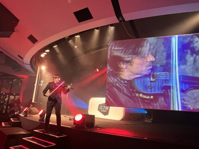 C’est l'allégresse d’un violon - et d’un violoniste - qui a accompagné le cocktail d'ouverture, offert par la Lombardie, de l'ILTM 2023 de Cannes - DR : P.B. C’est l'allégresse d’un violon - et d’un violoniste - qui a accompagné le cocktail d'ouverture, offert par la Lombardie, de l'ILTM 2023 de Cannes - DR : P.B.