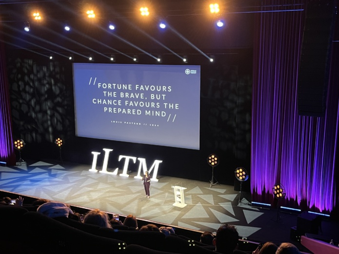 Tina Fordham, conseillère et experte en géopolitique, citant Pasteur : « La fortune sourit aux courageux. Mais la chance favorise les esprits préparés » - DR : P.B. Tina Fordham, conseillère et experte en géopolitique, citant Pasteur : « La fortune sourit aux courageux. Mais la chance favorise les esprits préparés » - DR : P.B.