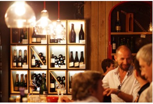 La Route des Bars à vin permet de découvrir la carte de ces lieux particuliers - Photo Bordeaux Tourisme La Route des Bars à vin permet de découvrir la carte de ces lieux particuliers - Photo Bordeaux Tourisme