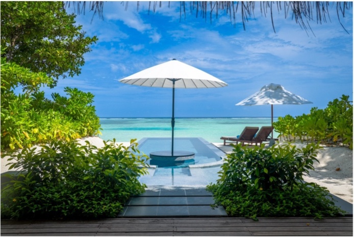 LUX* South Ari Atoll situé aux Maldives ouvre des villas avec piscine privée sur la plage - Photo LUX