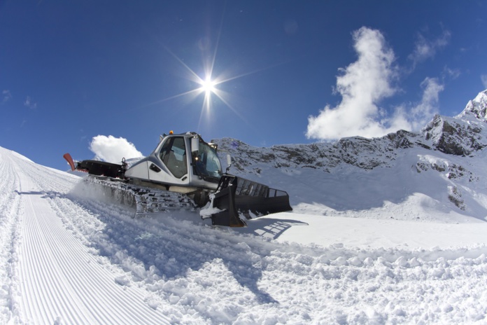 "On sait aujourd’hui que l’éco-conduite des engins de damage autant que des remontées mécaniques, ça fonctionne ! Les effets sont réels" - Depositphotos.com Auteur wasja "On sait aujourd’hui que l’éco-conduite des engins de damage autant que des remontées mécaniques, ça fonctionne ! Les effets sont réels" - Depositphotos.com Auteur wasja