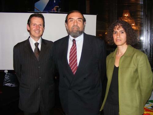 De gauche à droite Philippe Rudolph, consul honoraire du pérou à Nice, Alberto Carrion, ambassadeur du pérou à Paris et Maria Elena Corvest , attachée touristique du consulat général du pérou à Paris De gauche à droite Philippe Rudolph, consul honoraire du pérou à Nice, Alberto Carrion, ambassadeur du pérou à Paris et Maria Elena Corvest , attachée touristique du consulat général du pérou à Paris