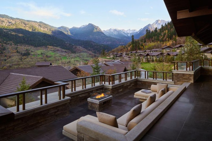 Les chambres du Rissai Valley, a Ritz-Carlton Reserve pffre une vue splendide sur la vallée de de Jiuzhaigou (Photo Marriott)