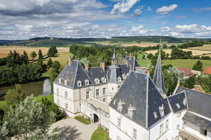 Le château Sainte-Sabine se pose en fleuron montant de l'élégance bourguignonne - (© Château Sainte Sabine)