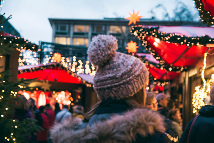 Les marchés de Noël en France sont connus dans le monde entier - Crédit photo Shutterstock