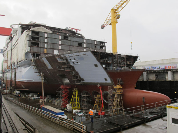Les compagnies de croisières annoncent toutes la construction de nouveaux navires. Ici, l'Harmony of the Seas, dans les chantiers STX de Saint Nazaire - DR : A.B. Les compagnies de croisières annoncent toutes la construction de nouveaux navires. Ici, l'Harmony of the Seas, dans les chantiers STX de Saint Nazaire - DR : A.B.