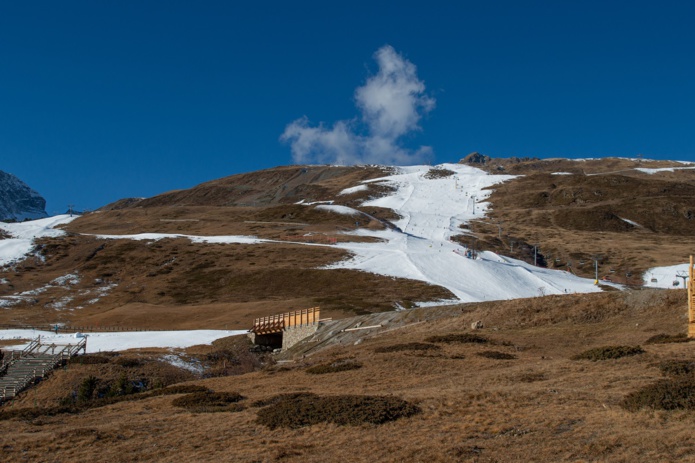 Skier en Europe : quels sont les impacts du réchauffement climatique sur l’enneigement des stations, et les marges de manœuvre possible dont peuvent disposer ces stations pour s’adapter -  Depositphotos.com Auteur michelangeloop