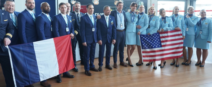 Bjørn Tore Larsen, PDG et actionnaire principal de Norse Atlantic Airways au centre en compagnie de l'équipage à Paris - CDG - NEW YORK Photo C.Hardin