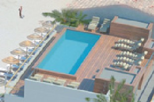 Le nouvelle piscine de toiture de l'hôtel Le Pinarello offre une vue panoramique sur la baie - Photo DR