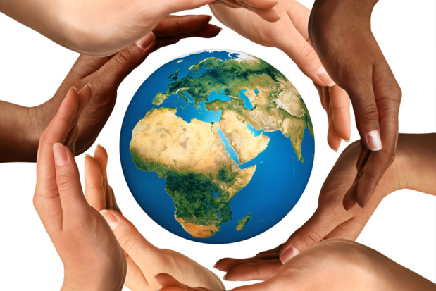 Lorsque la taxe Chirac, que l'on pourrait plutôt appeler une "contribution universelle à la sauvegarde des enfants du monde" a été présentée devant les grandes instances du monde, vous savez le grand machin de l'ONU, tout le monde a applaudi des deux mains (certains aussi avec les pieds) © Alx Fotolia Lorsque la taxe Chirac, que l'on pourrait plutôt appeler une "contribution universelle à la sauvegarde des enfants du monde" a été présentée devant les grandes instances du monde, vous savez le grand machin de l'ONU, tout le monde a applaudi des deux mains (certains aussi avec les pieds) © Alx Fotolia