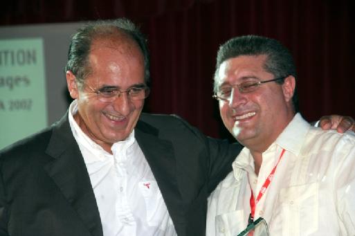 (cliquer pour agrandir) Jean-Pierre Mas et le Vice-ministre du tourisme cubain