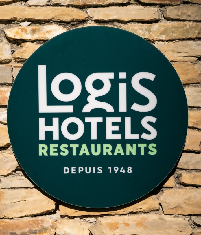 "A l’été 2024, le déploiement de la nouvelle enseigne sera effectué sur l’ensemble du réseau.", fait savoirKarim Soleilhavoup, Directeur Général du Groupe Logis Hôtels. @Logishotels